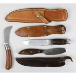 2 Jagdmesser, 1 Klappmesser und 1 Lederscheide: Jagdmesser auf Klinge bez. Yukon Hunter, Anton