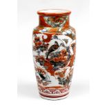 Porzellan-Vase, Imari, Japan, um 1890, weißer Scherben, mit orange-schwarz- und gold gemaltem