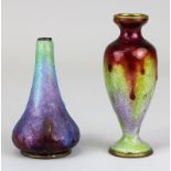 2 Miniatur-Vasen mit Emailledekor, Limoges um 1920/30, jew. Messingkorpus mit Laufglasur in