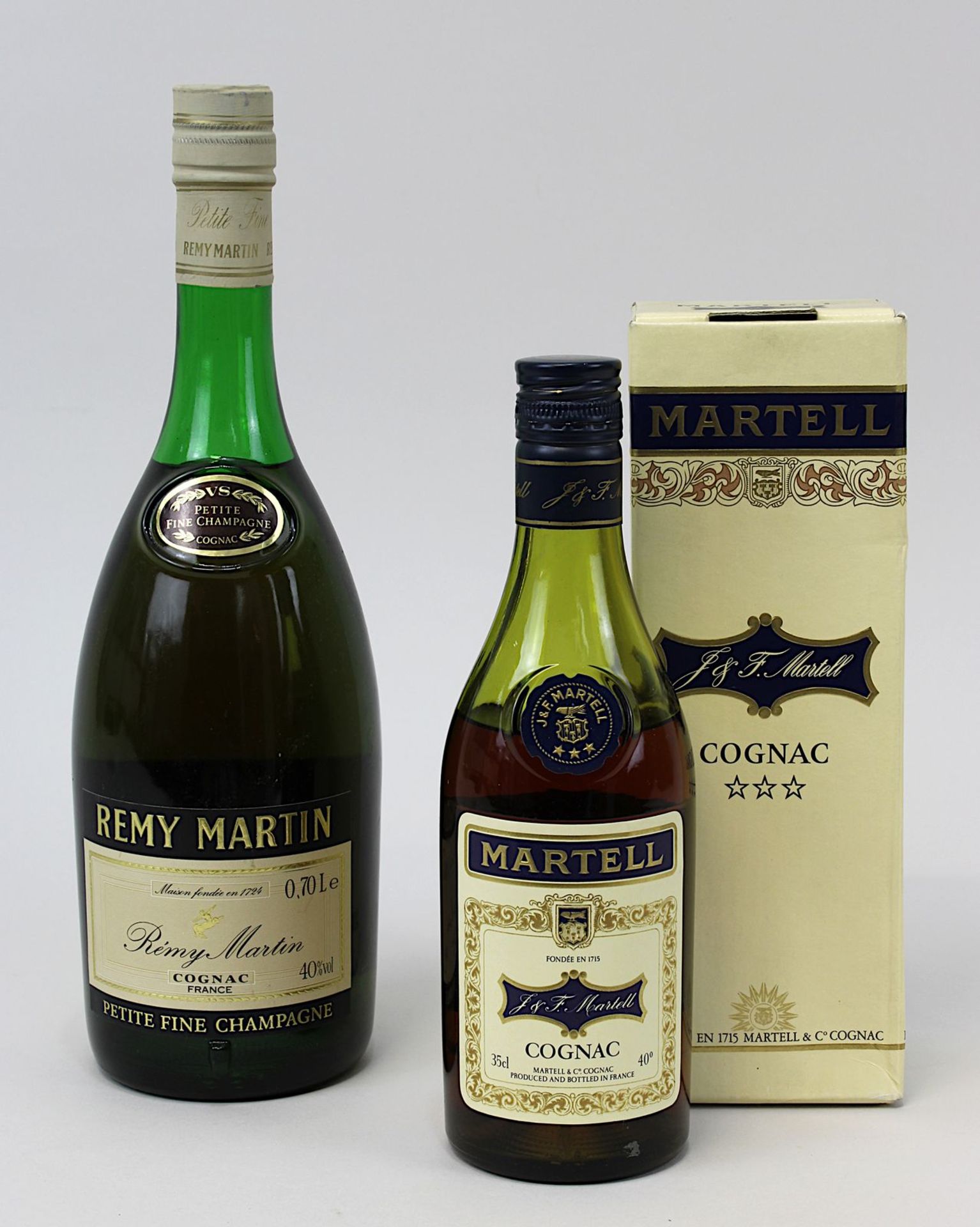 Zwei Flaschen Cognac: Remy Martin, Petite Fine Champagne, 0,7 L., Füllhöhe: obere Schulter und