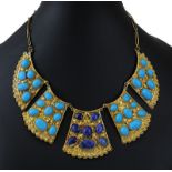 Vergoldetes Collier aus Silber, mit Lapislazuli und Howlith Cabochons, Ägypten um 1950, Schmuckstück