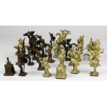 Schachspiel aus Gelbguss-Figuren, Westafrika, erworben in Burkina Faso um 1970, vollständig mit