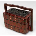 Lunchbox / Hochzeitskorb aus Holz, China 19. Jh., mit gestuftem Tragebügel, Holzkern mit Lack