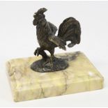 Bronze-Hahn, Frankreich um 1900, auf rechteckigem Marmorsockel montiert, H. 10 cm, Sockelmaß 11 x