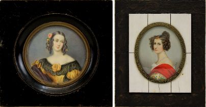 Zwei Miniaturen, 1. H. bis M. 20. Jh., Darstellung zweier Damen als Schulterstück, Kopien nach