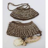 2 kleine Taschen, Sepik, Papua-Neuguinea, jew. aus Faserschnur geflochten und auf einer Seite mit