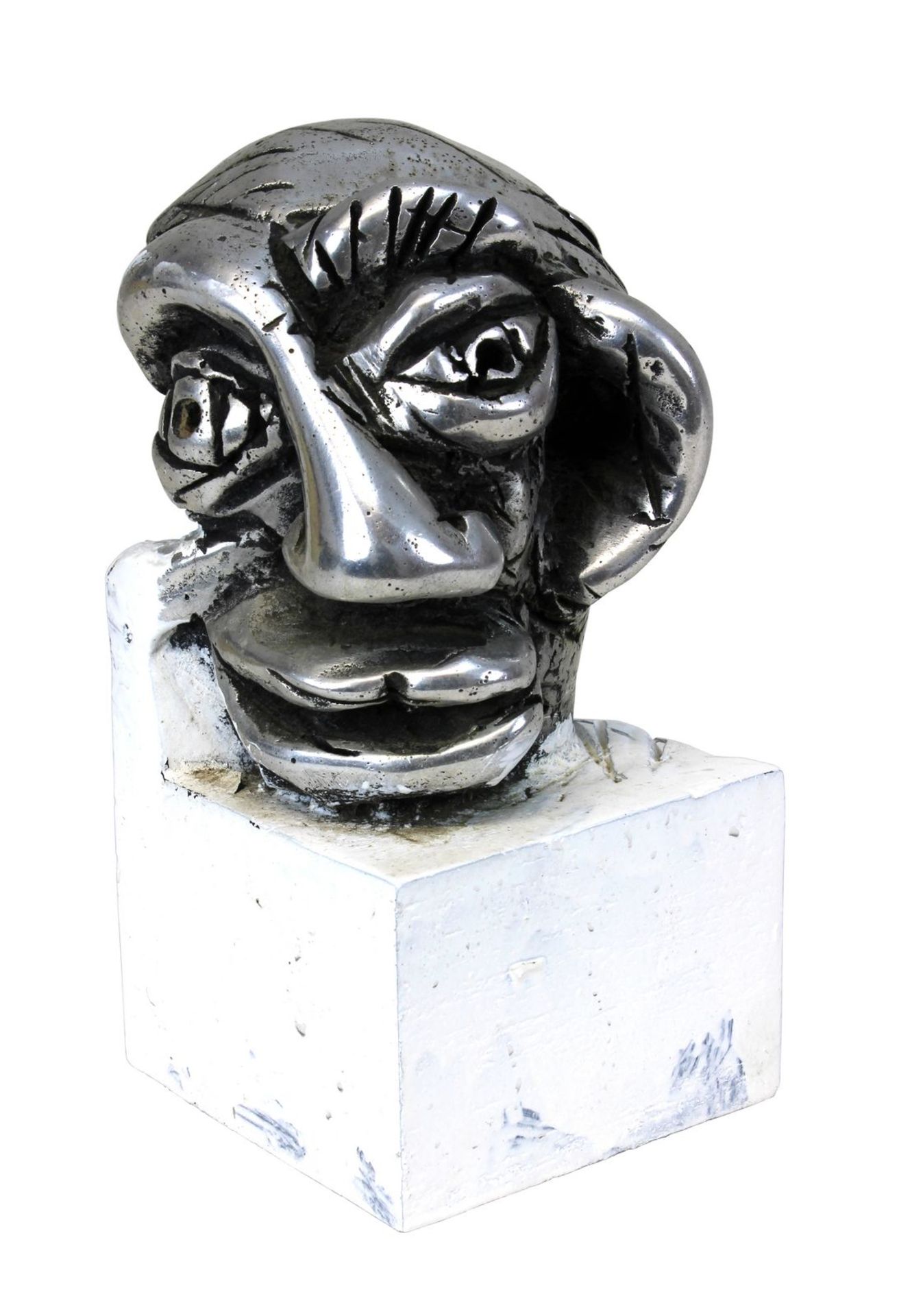 Zeitgenössischer Künstler, 2. H. 20. Jh., Kopf auf viereckigem Podest, Metallguss, partiell weiß