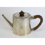 Kleine Teekanne aus Silber, London 1773-74, zylinderförmiger Korpus aus Sterlingsilber, Wandung