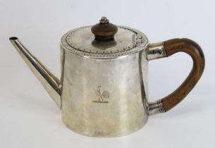 Kleine Teekanne aus Silber, London 1773-74, zylinderförmiger Korpus aus Sterlingsilber, Wandung