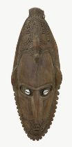 Kleine Maske vom Sepik, Papua-Neuguinea, Holz geschnitzt, schöne rötliche Patina, Gesichtsmaske