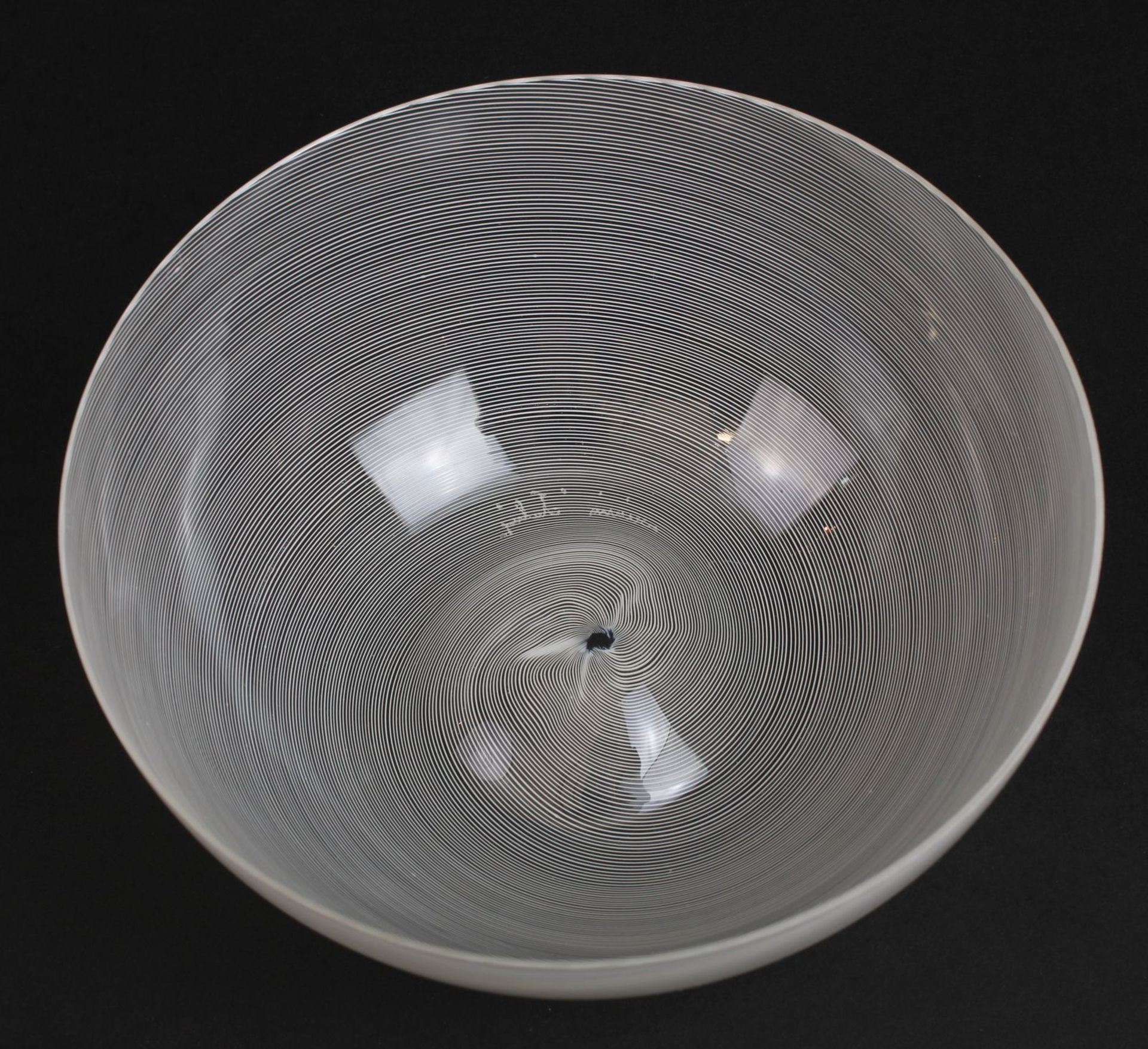 Venini Fadenglas-Schale, Murano, Klarglas mit spiralig eingearbeiteten feinen Fäden, im Boden - Bild 2 aus 2