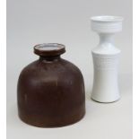 Zwei Vasen, 2. H. 20. Jh., eine Rosenthal-Porzellan, Entwurf Tapio Wirkkala, Weißporzellan mit