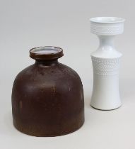 Zwei Vasen, 2. H. 20. Jh., eine Rosenthal-Porzellan, Entwurf Tapio Wirkkala, Weißporzellan mit