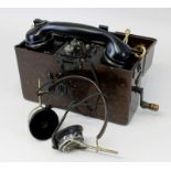 Wehrmacht Feldtelefon / Feldfernsprecher, 1942, vollständiges Feldtelefon mit Hörer und Kabel,