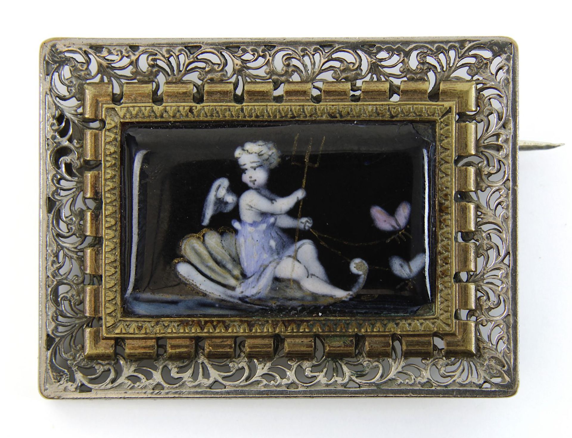 Silberbrosche mit in Email gemaltem Engel, Italien 19 Jh., rechteckige Form, Rand mit durchbrochen