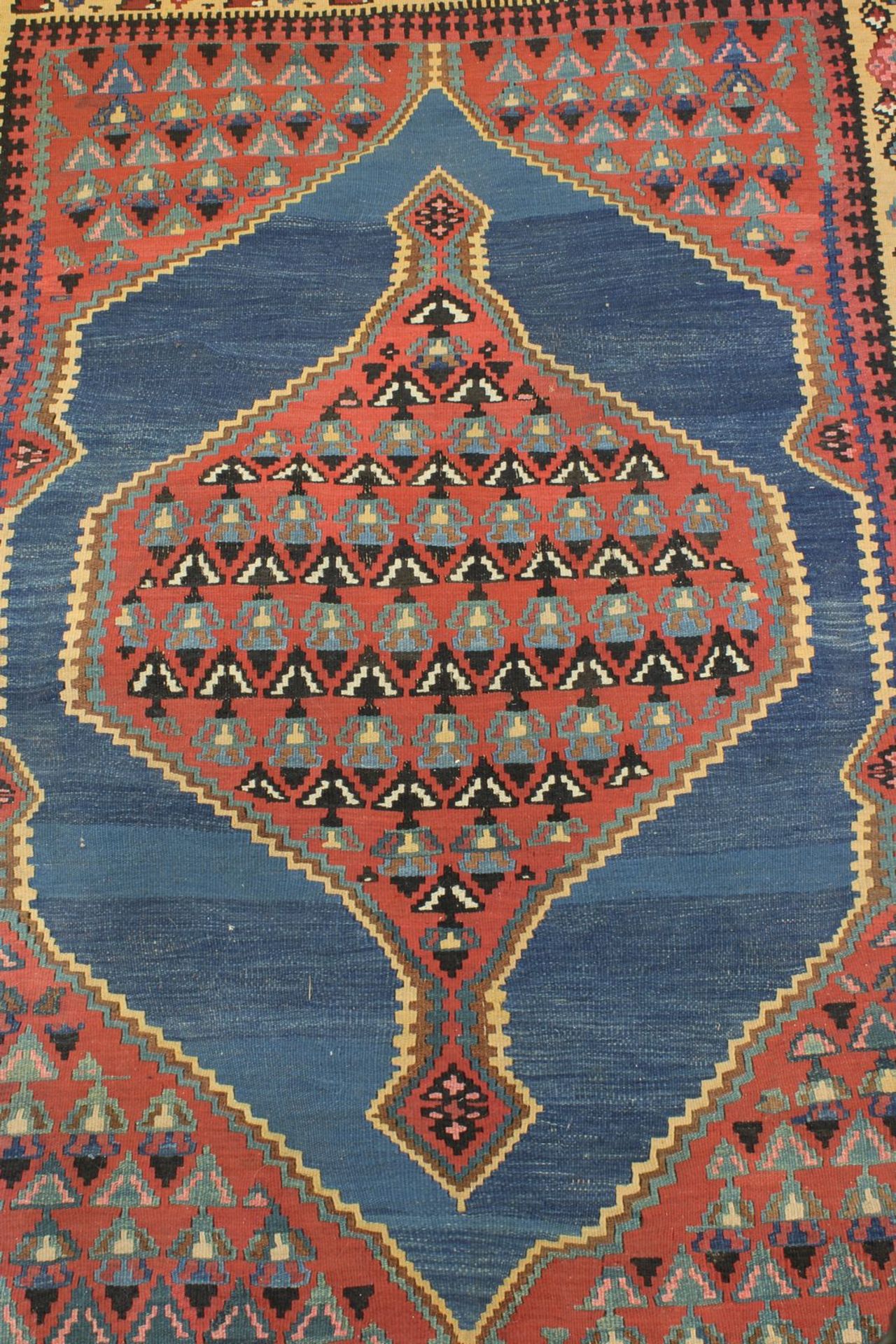 Außergewöhnliche Kelim - Galerie, Persien 1. H. 20. Jh., Wolle auf Wolle, mit 4 gestuften Medaillons - Bild 2 aus 4
