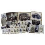 Konvolut v. Fotos zu Studentenverbindungen, um 1900, 47 Fotos in untersch. Größen, darunter zahlr.