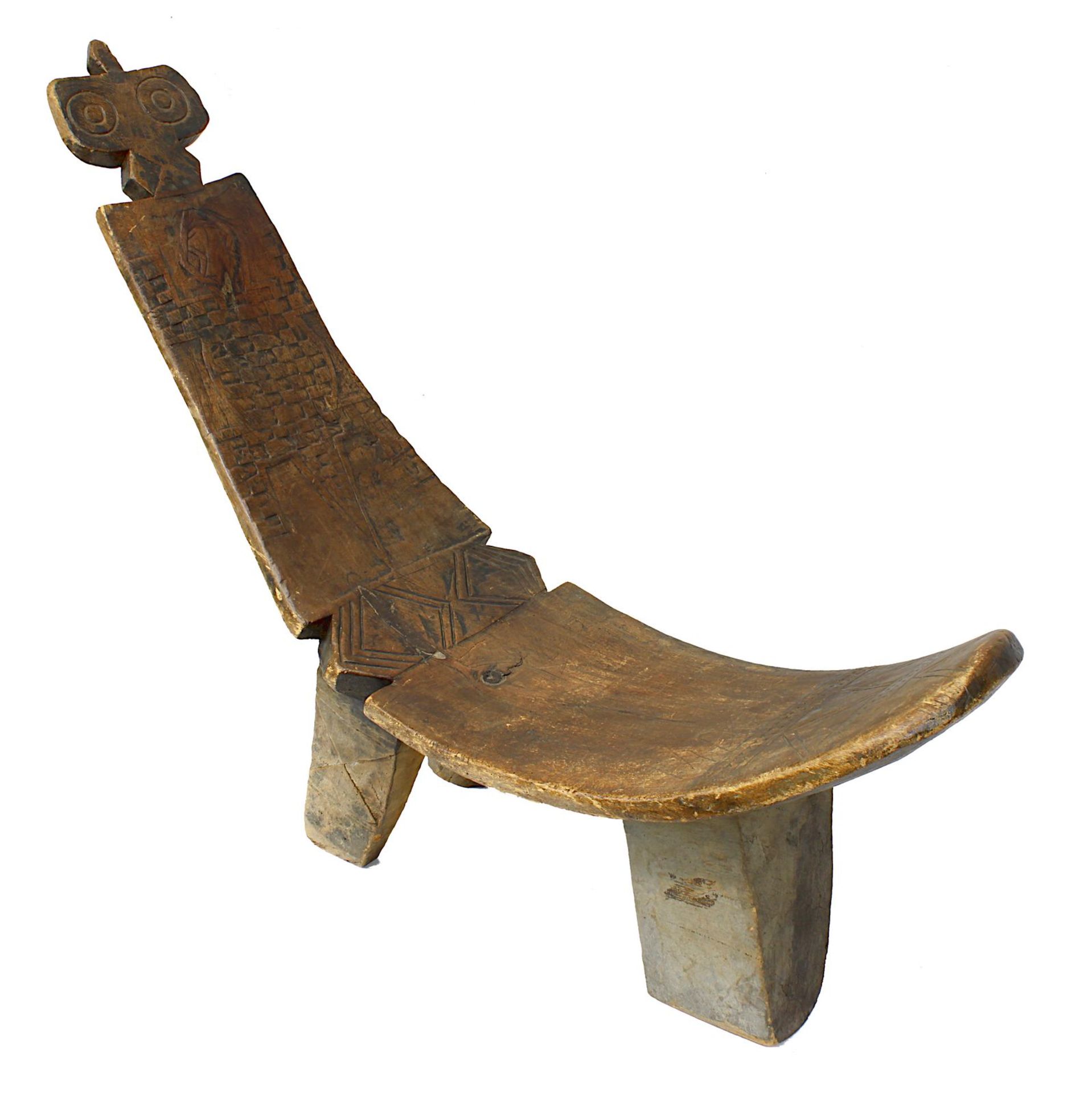 Großer Stuhl / Liege der Gurunsi oder Lobi, Burkina Faso, aus einem Stück gearbeitet, klassische