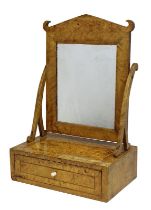 Biedermeier-Tischspiegel, sog. Psyche, deutsch/ österr. um 1820, Birkenfurnier auf Nadelholz,