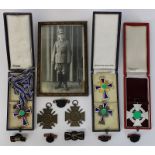 Konvolut Auszeichnungen, Deutsches Reich 1933 - 1945: Mutterkreuz in Gold u. in Silber (hier