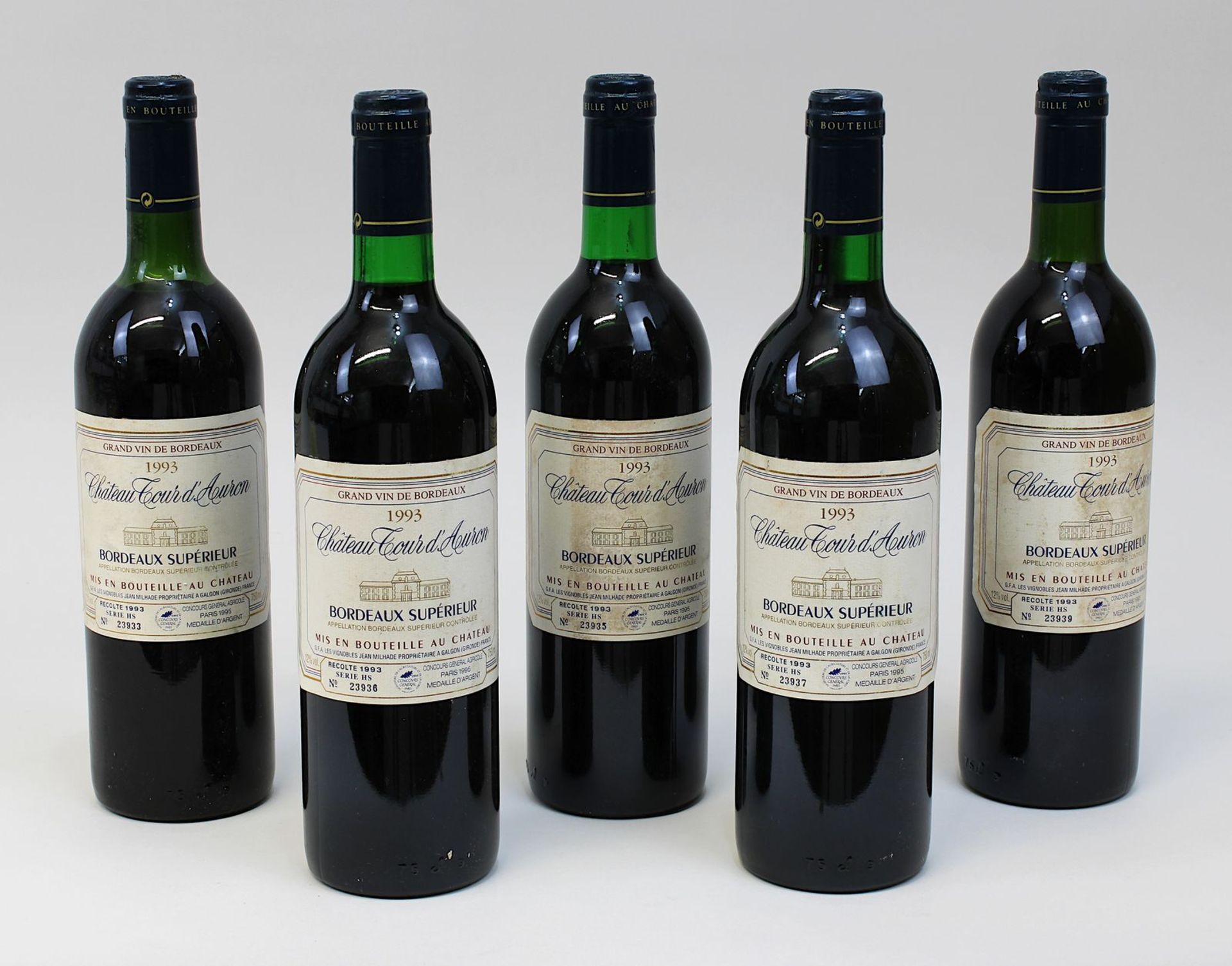 Fünf Flaschen 1993er Château Tour d´Auron, Bordeaux Supérieur, Gironde, 4 Flaschen mit guter