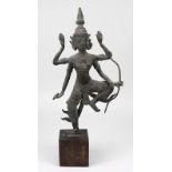 Vishnu als Bogenschütze, Bronzefigur, Siam wohl 19. Jh., stehende Figur des Gottes, ein Bein erhoben