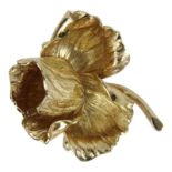 Grosse Brosche in Form einer Rose, Metall vergoldet, gestempelt Grosse 1965, Germany, 4 x 4 cm.