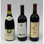 Drei Flaschen Bordeaux bzw. Bon: eine Flasche 1994er L de la Louvière, Pessac-Léognan, Grand vin