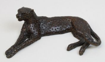 Greig, Donald (1916 - 2009), liegender Gepard - cheetah, Bronze mit schöner brauner Patina, auf