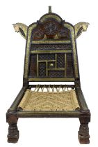 Prunkvoller indischer "Pida"-Stuhl, Rajasthan wohl 1. H. 20. Jh., mit niedriger Sitzfläche und hoher