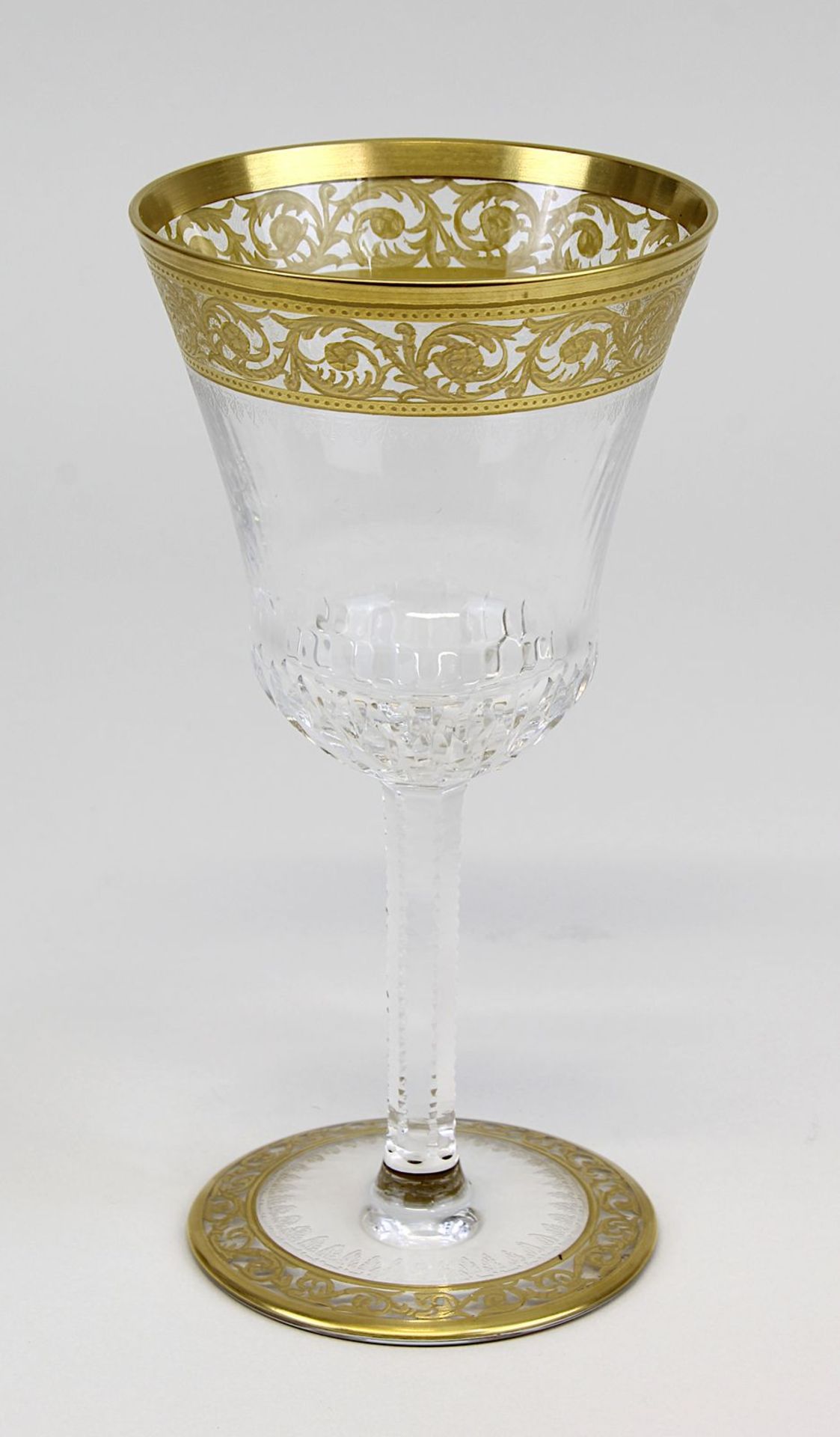 Saint-Louis "Thistle Gold", ein Rotweinglas, II Wahl, Kristallglas mit typischem geätztem Golddekor,