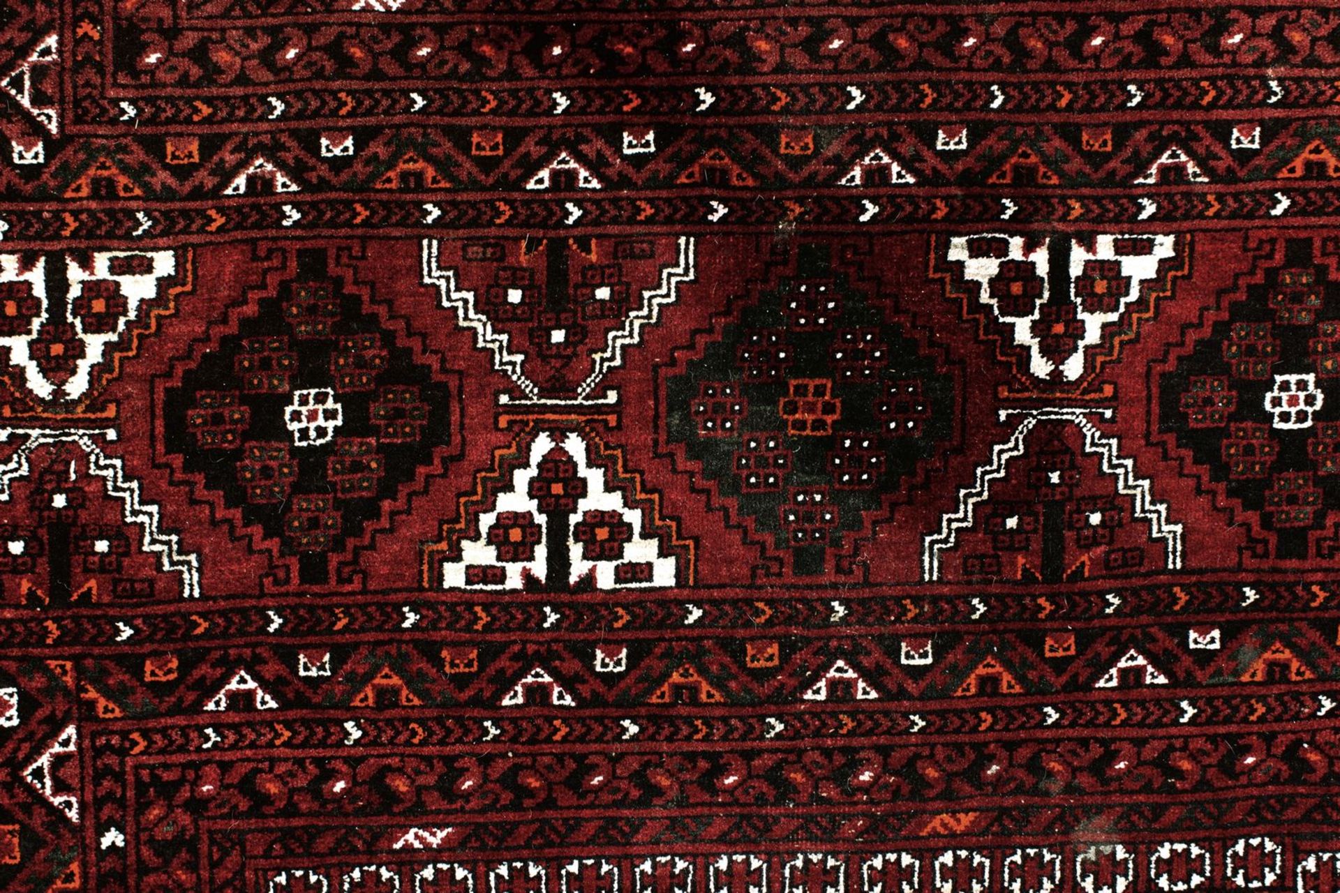 Teppich, Afghanistan 1. H. bis M. 20. Jh., Wolle auf Wolle, rot u. braun grundig, mit - Bild 4 aus 4