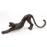 Greig, Donald (1916 - 2009), Sich streckender Gepard, Bronze mit schöner brauner Patina, seitlich
