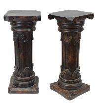 Paar antikisierende Säulen aus leichtem Holz, wohl Indien um 1900 für den europäischen Markt, jew.