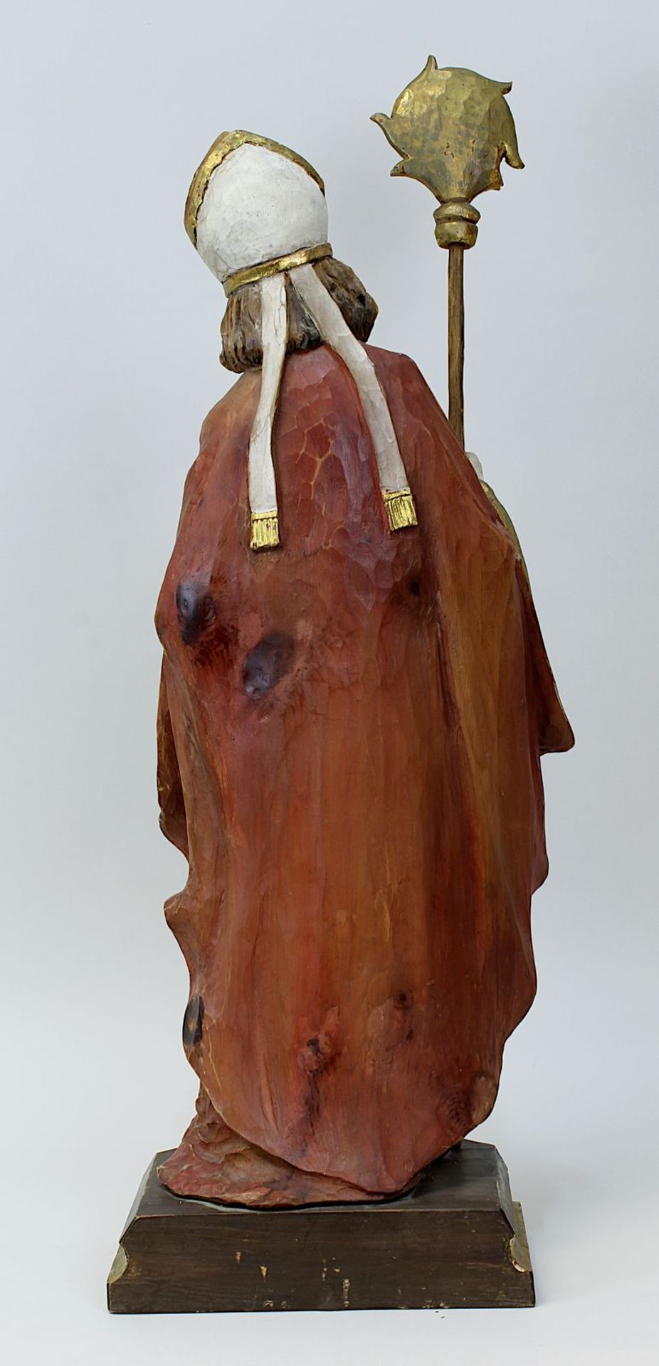 Heiliger Bischof, wohl Hl. Nikolaus, 2. H. 20. Jh., Holz vollrund geschnitzt u. farbig gefasst, im - Bild 2 aus 2