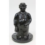 Stehender Mann im Arztkittel, Bronzefigur im Stil von Fernando Botero (Medellin/Kolumbien 1932 -