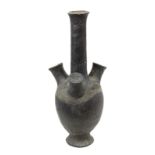 Seltenes afrikanisches antikes Flaschengefäß mit 3 zylindrischen Handhaben, wohl nördliches