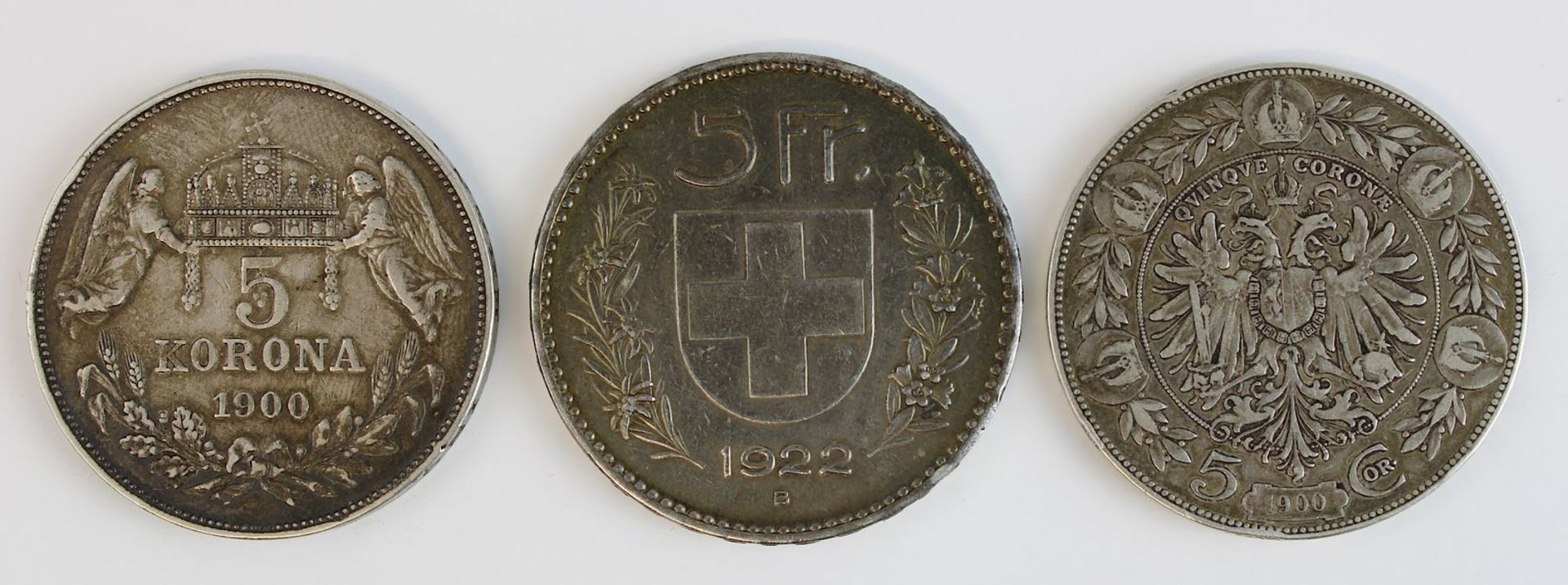 Drei Silbermünzen, Österreich/Ungarn und Schweiz, 1900 - 1923: Münze zu 5 Kronen, Österreich 1900, - Image 2 of 2