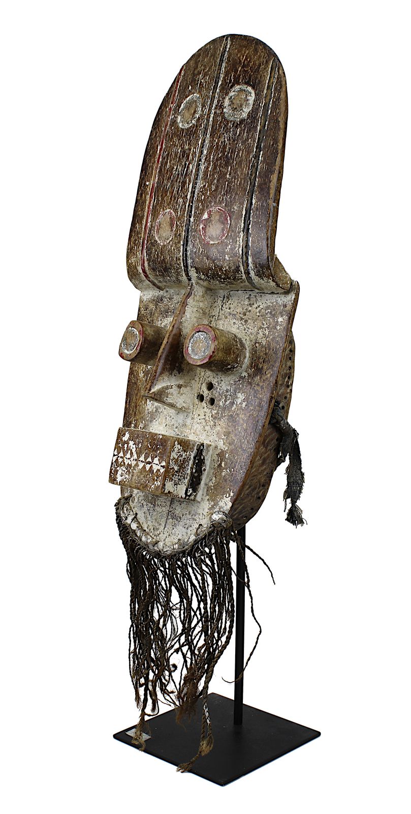 Große Maske der Grebo, Kru, Liberia, Holz geschnitzt und mit Resten eines Kaolinüberzugs sowie roter