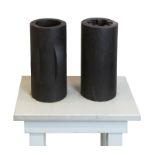 Ronkholz, Ingo (Krefeld 1953 - 2018 Köln), 2 zylindrische Eisenskulpturen, die eine außen mit 4