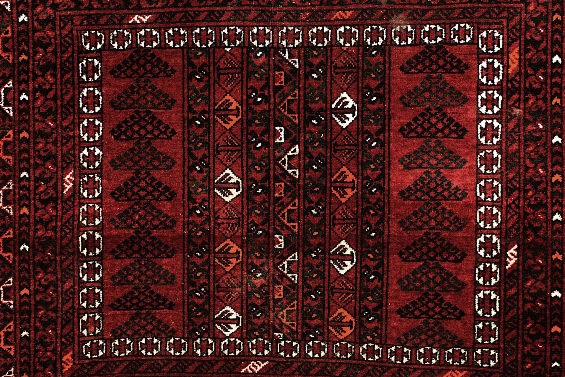 Teppich, Afghanistan 1. H. bis M. 20. Jh., Wolle auf Wolle, rot u. braun grundig, mit - Bild 2 aus 4