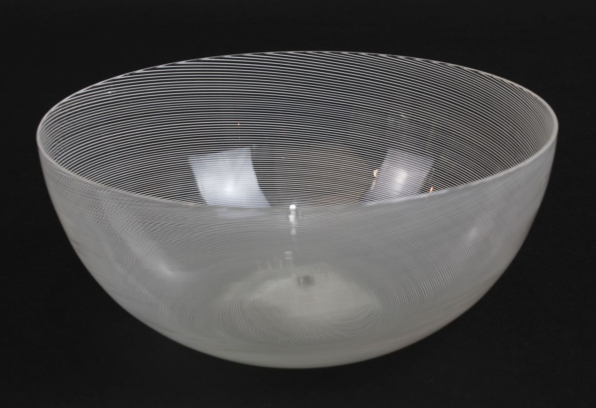 Venini Fadenglas-Schale, Murano, Klarglas mit spiralig eingearbeiteten feinen Fäden, im Boden