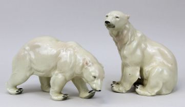 2 Porzellanfiguren Sitzender und Stehender Eisbär, Thüringen 1. H. 20. Jh., jew. Porzellan weißer