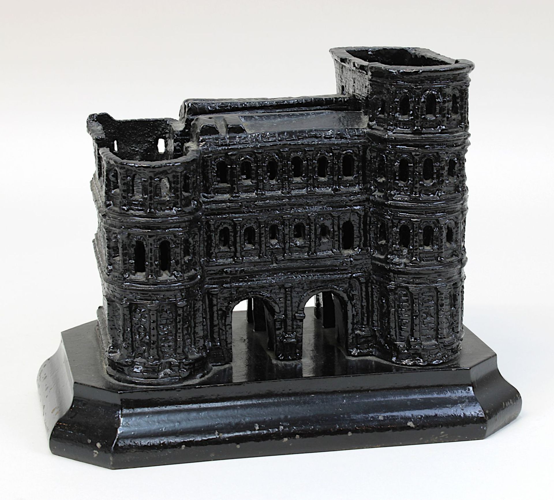 Porta Nigra-Eisengussmodel, Hersteller Hallbergerhütte Saarbrücken, 1. H. 20. Jh., im Boden bez.