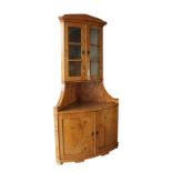 Eckvitrinenschrank, Biedermeier deutsch um 1820/30, Birke u.Birkenfurnier auf Nadelholz, Unterteil