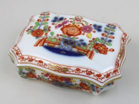 Zündholzdose Meissen, nach 1815, auf und unter Glasur bemalt im Imari-ähnlichen Dekor, im Deckel