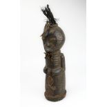 Halbfigur, wohl Afrika, Holz aus einem Stück geschnitzt, stilisierte Figur mit angelegten Armen