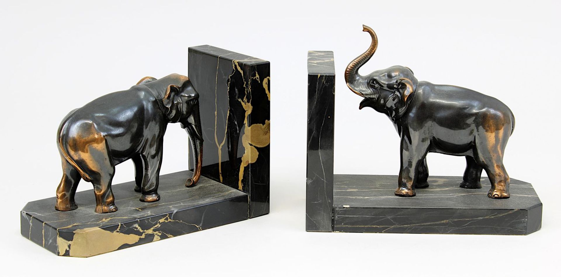 Paar Art-Déco Buchstützen, Frankreich 1920/30er Jahre, Régule, zwei vollplastische Elefanten auf