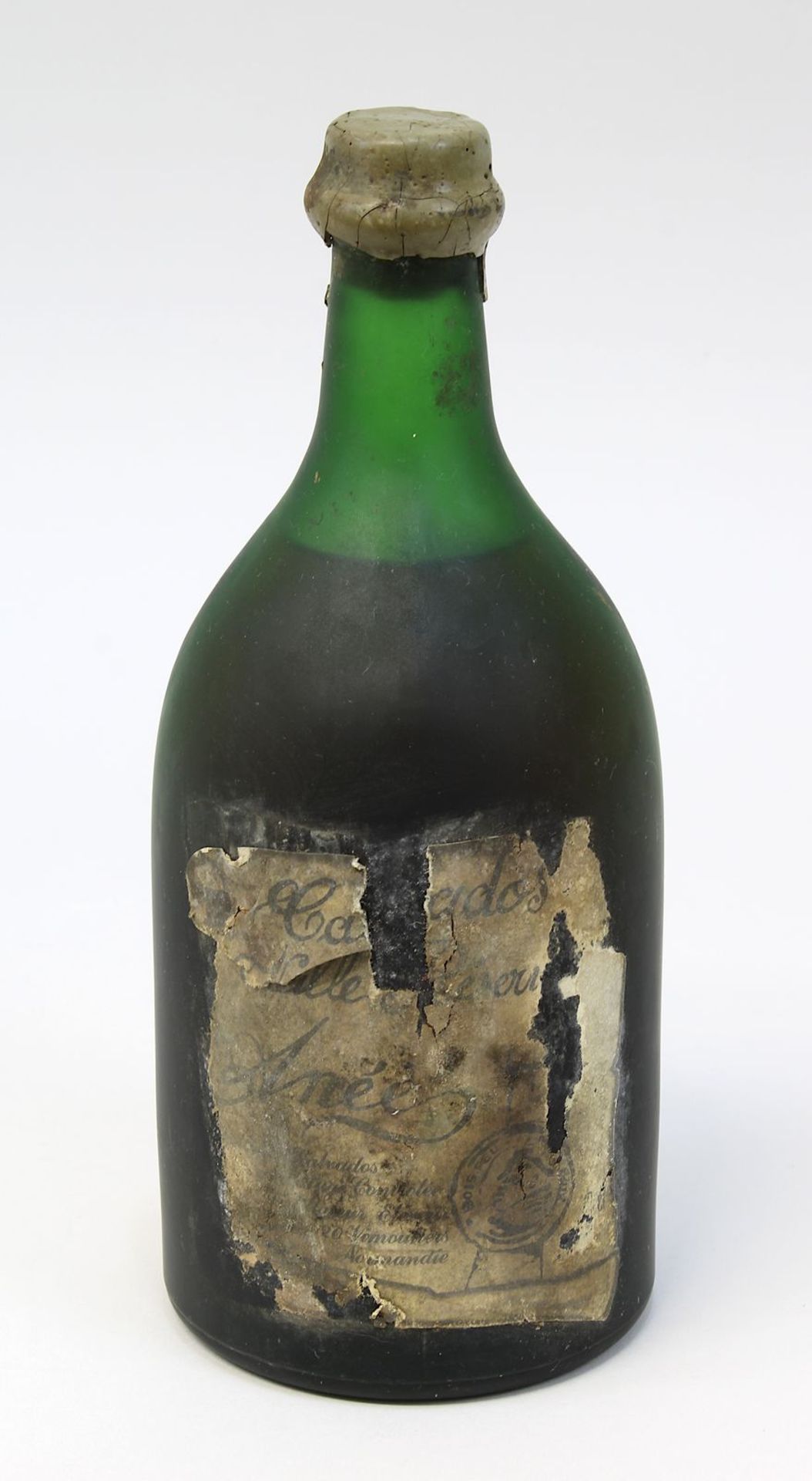 Eine Flasche Calvados Anée, wohl 1970er Jahre, Vimoutiers, Normandie, Etikett besch., Füllhöhe: