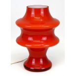 Tischlampe 60/70er - Jahre, Milchglas rot u. farblos überfangen, am Boden mit Firmenaufkleber "